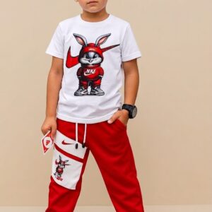 Conjunto Infantil Conejo Deportivo Estilo Urbano con Camiseta Estampada y Jogger Rojo para Niño